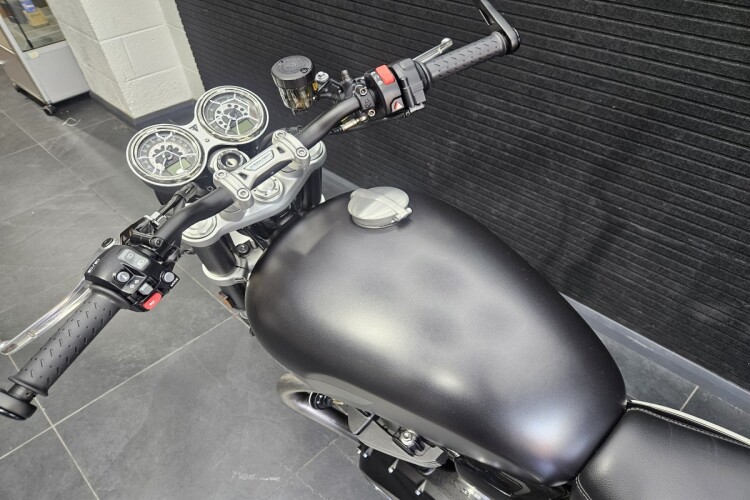 TRIUMPH SPEED TWIN 1200