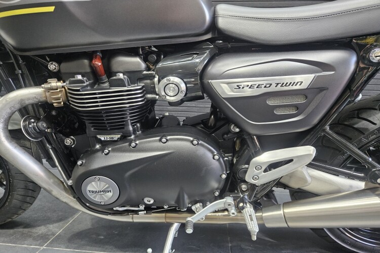 TRIUMPH SPEED TWIN 1200