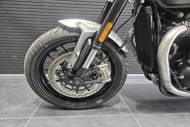 TRIUMPH SPEED TWIN 1200