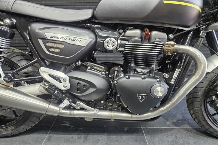 TRIUMPH SPEED TWIN 1200