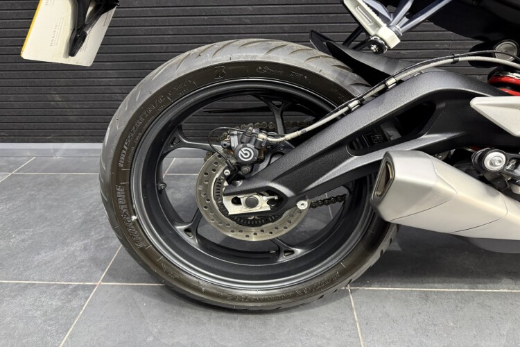 TRIUMPH STREET TRIPLE 765