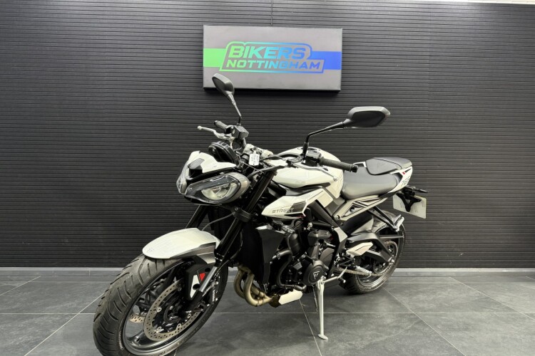 TRIUMPH STREET TRIPLE 765