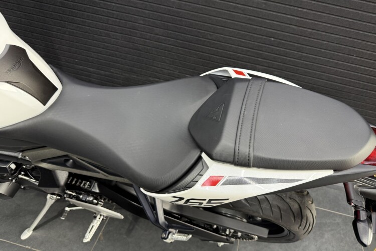 TRIUMPH STREET TRIPLE 765