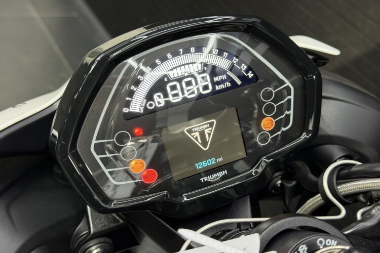 TRIUMPH STREET TRIPLE 765
