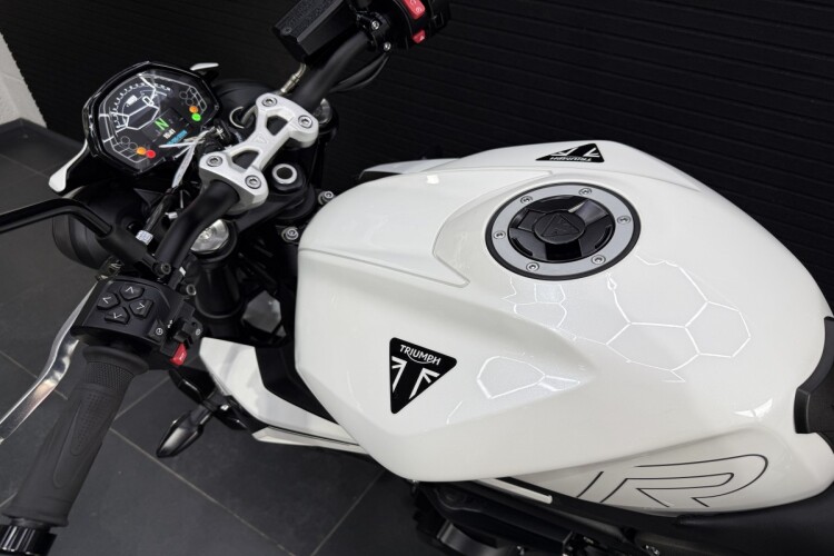 TRIUMPH STREET TRIPLE 765