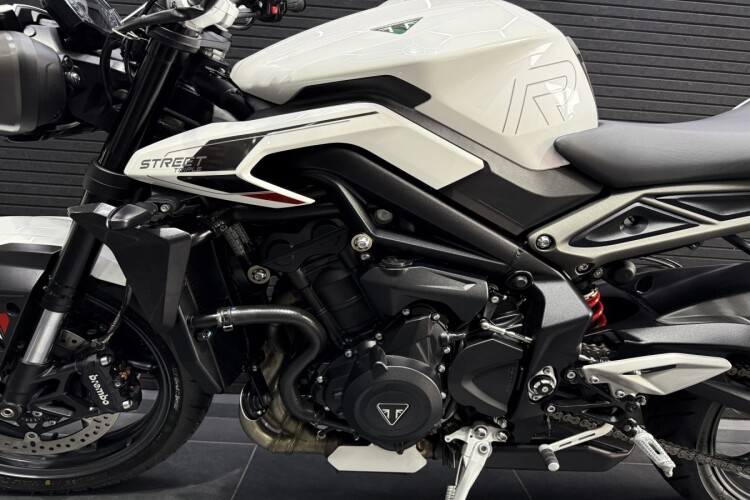 TRIUMPH STREET TRIPLE 765