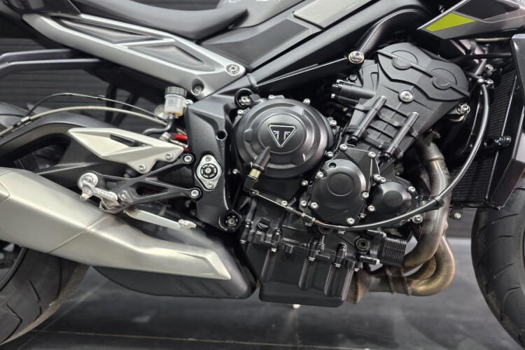 2023 TRIUMPH STREET TRIPLE 765, Silver - photo 4