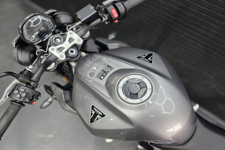 2023 TRIUMPH STREET TRIPLE 765, Silver - photo 17