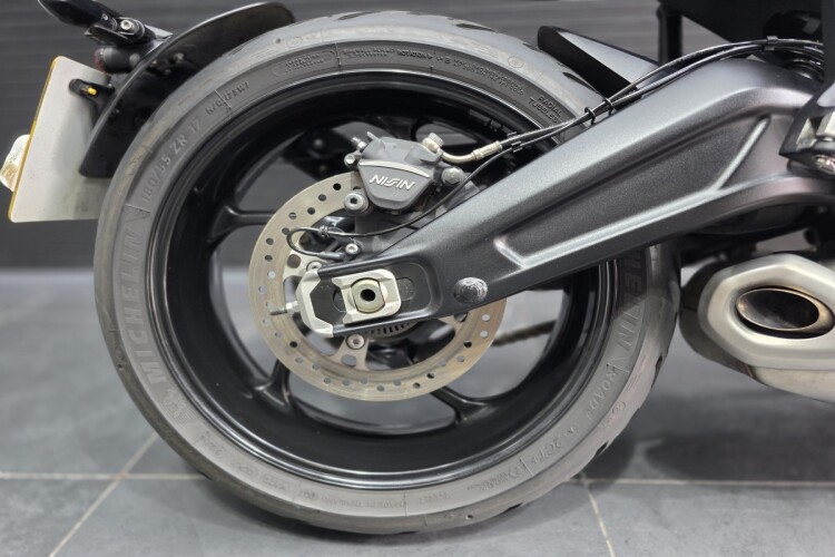 TRIUMPH TRIDENT 660