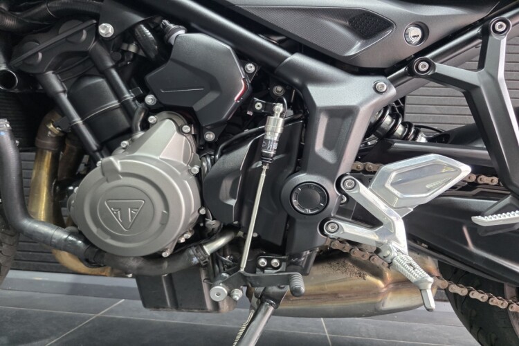 TRIUMPH TRIDENT 660