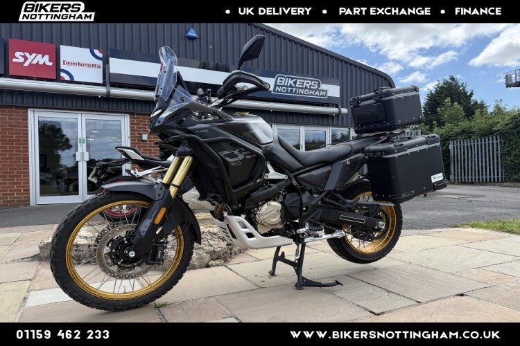VOGE DS 900 X