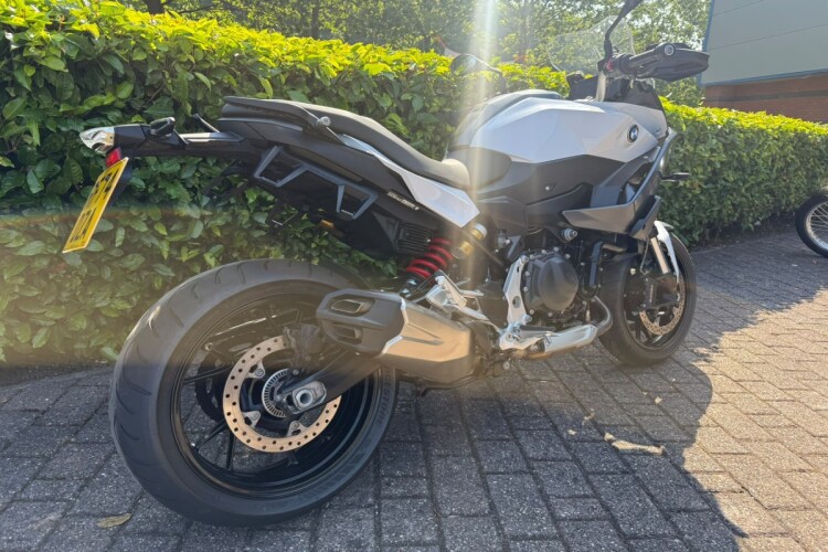 2024 BMW F900 XR, White - photo 7