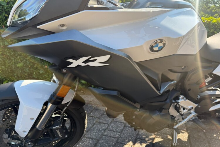 2024 BMW F900 XR, White - photo 11