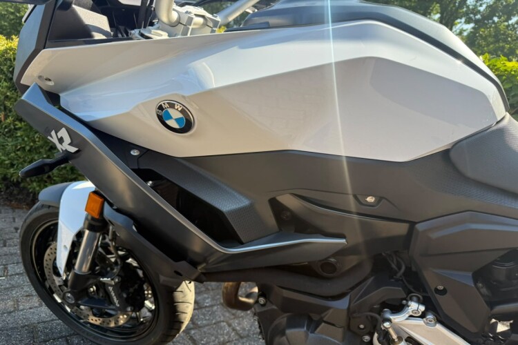 2024 BMW F900 XR, White - photo 12