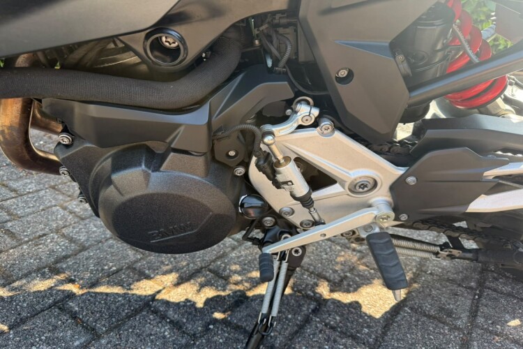 2024 BMW F900 XR, White - photo 15