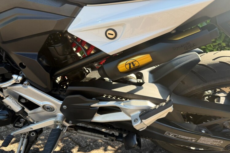 2024 BMW F900 XR, White - photo 16