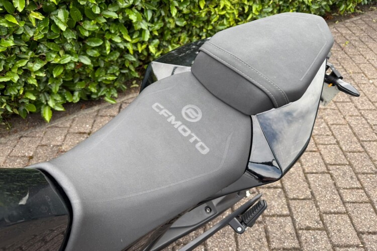 CFMOTO 650NK