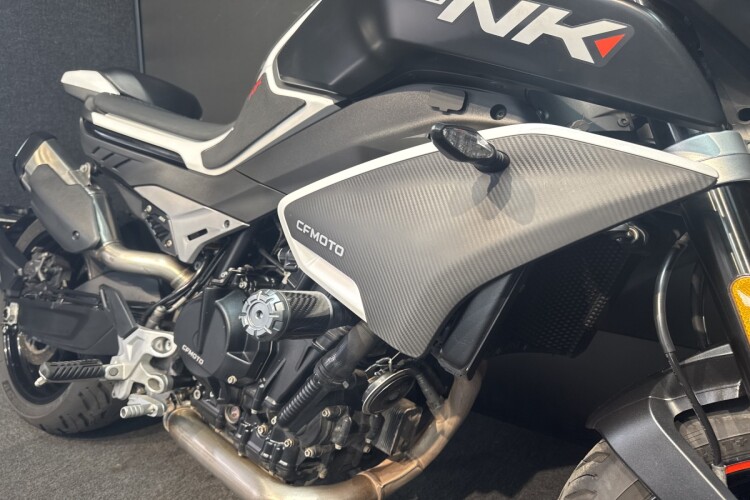 CFMOTO 800NK
