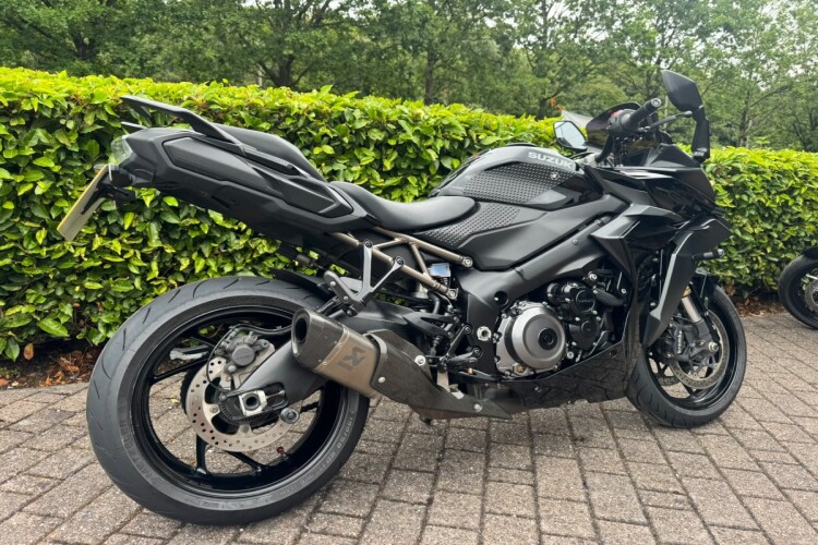 2022 SUZUKI GSX-S1000GT, Black - photo 3