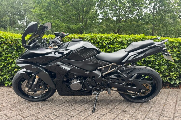 2022 SUZUKI GSX-S1000GT, Black - photo 6
