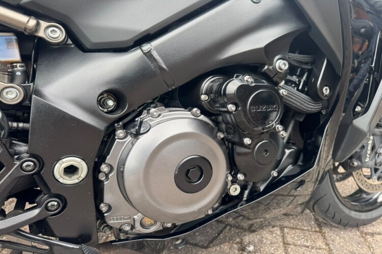2022 SUZUKI GSX-S1000GT, Black - photo 12