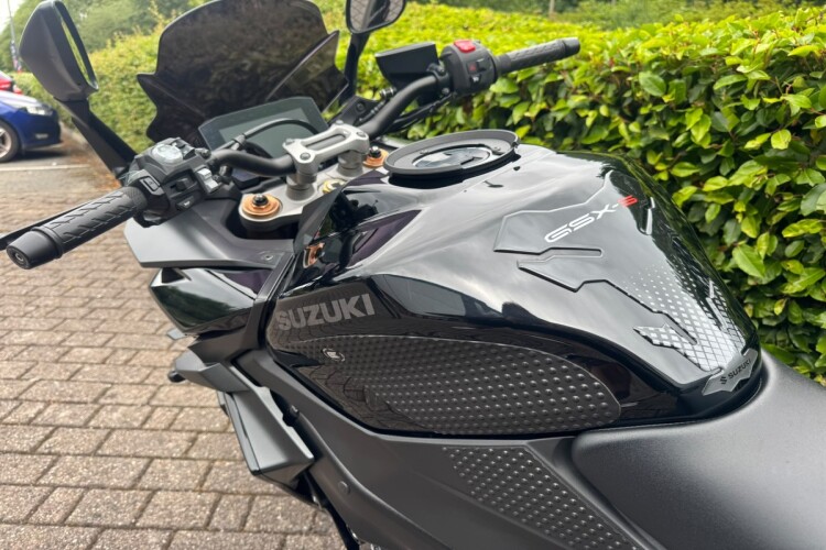 2022 SUZUKI GSX-S1000GT, Black - photo 15