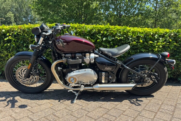 TRIUMPH BOBBER