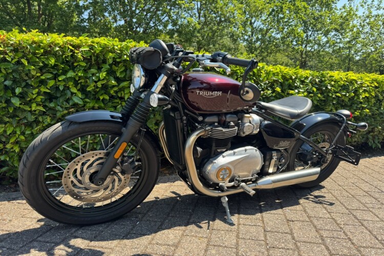 TRIUMPH BOBBER
