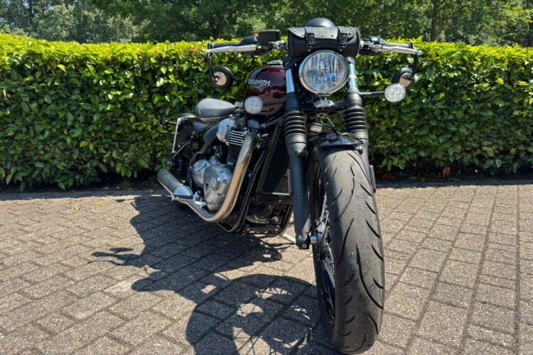 TRIUMPH BOBBER