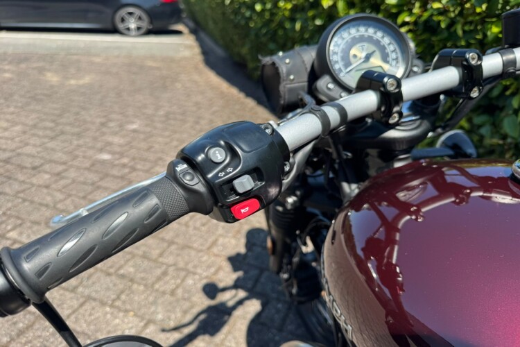 TRIUMPH BOBBER