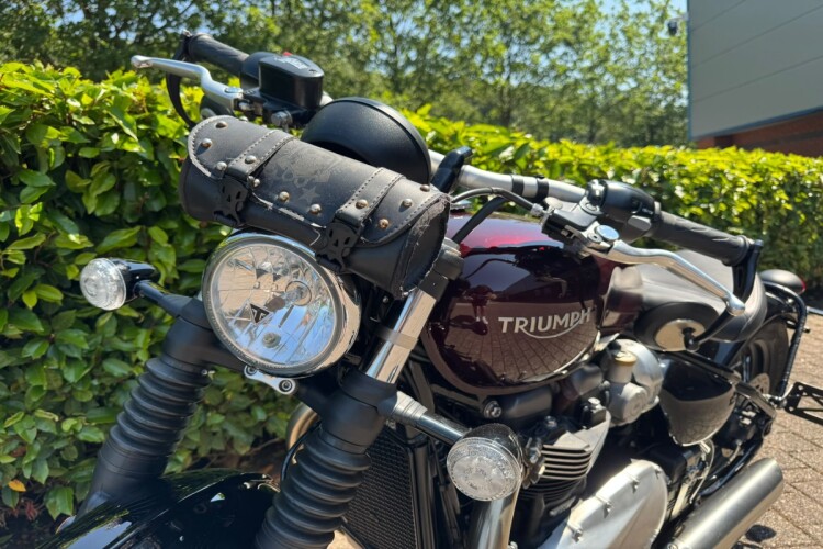TRIUMPH BOBBER