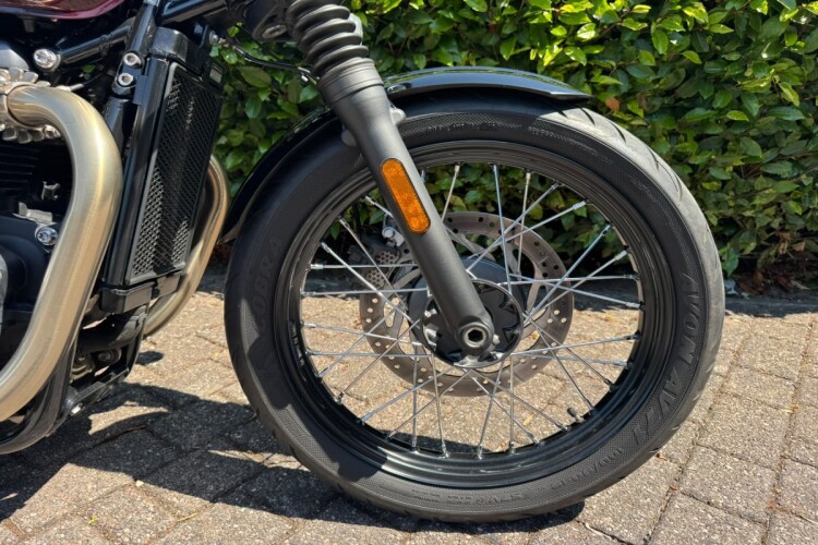 TRIUMPH BOBBER