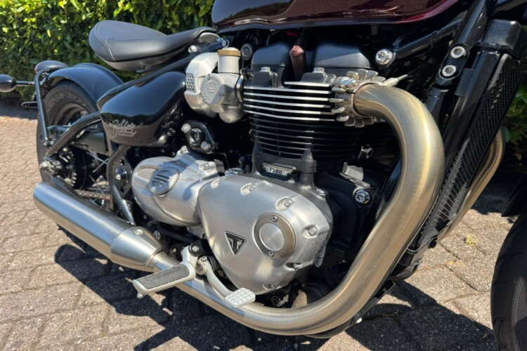 TRIUMPH BOBBER
