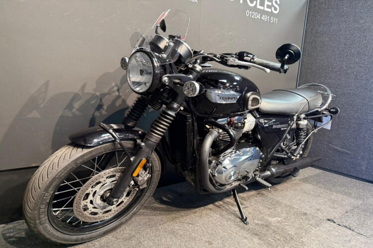 TRIUMPH BONNEVILLE T100