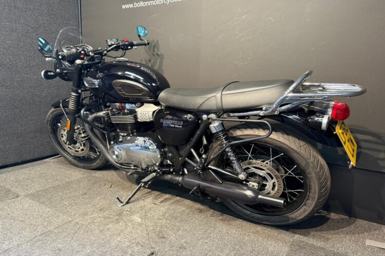 TRIUMPH BONNEVILLE T100