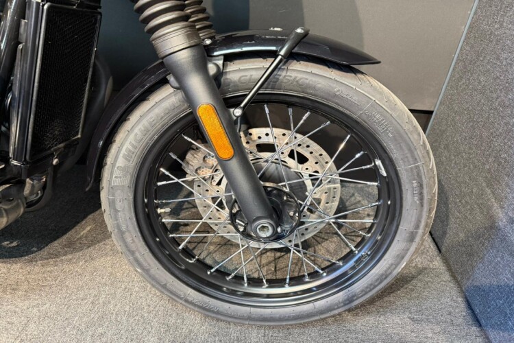 TRIUMPH BONNEVILLE T100