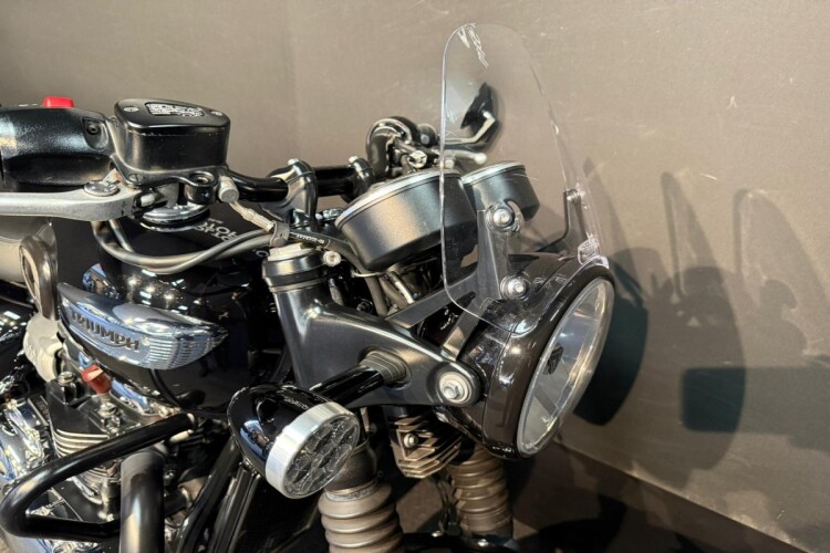 TRIUMPH BONNEVILLE T100