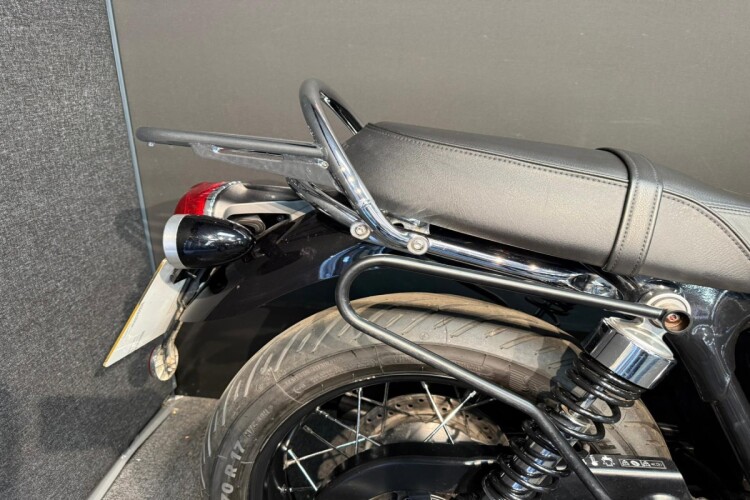 TRIUMPH BONNEVILLE T100