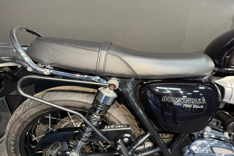 TRIUMPH BONNEVILLE T100
