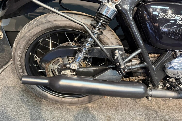 TRIUMPH BONNEVILLE T100