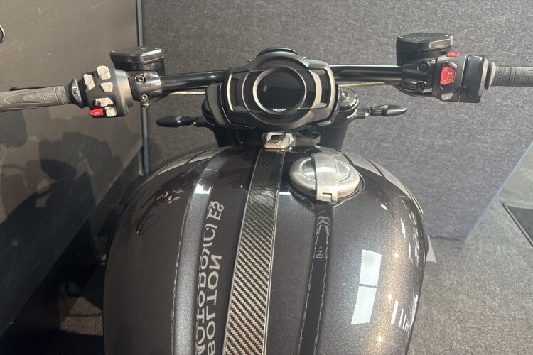 TRIUMPH ROCKET III