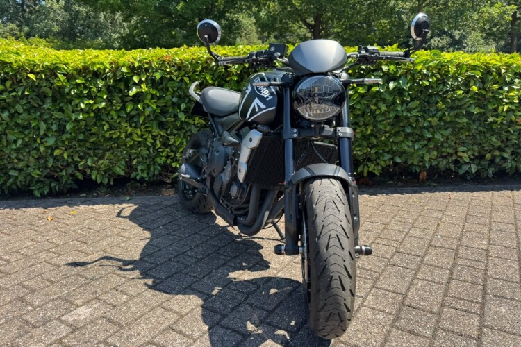 TRIUMPH TRIDENT 660