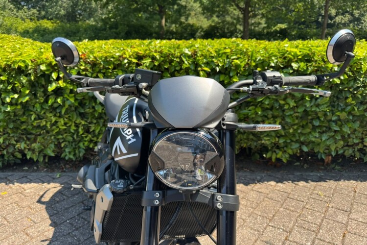 TRIUMPH TRIDENT 660