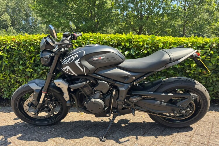 TRIUMPH TRIDENT 660