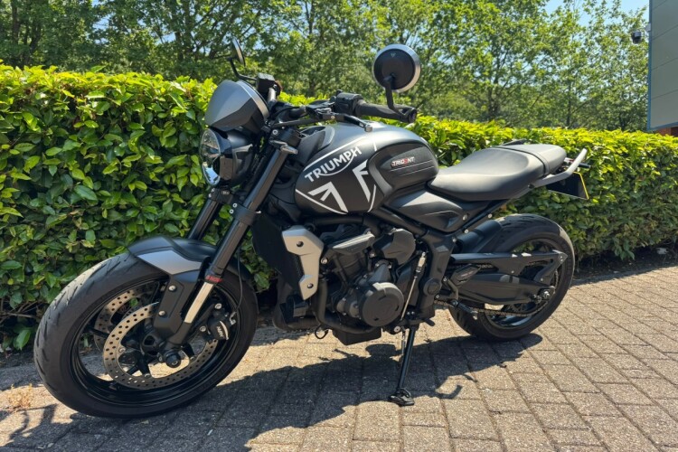 TRIUMPH TRIDENT 660