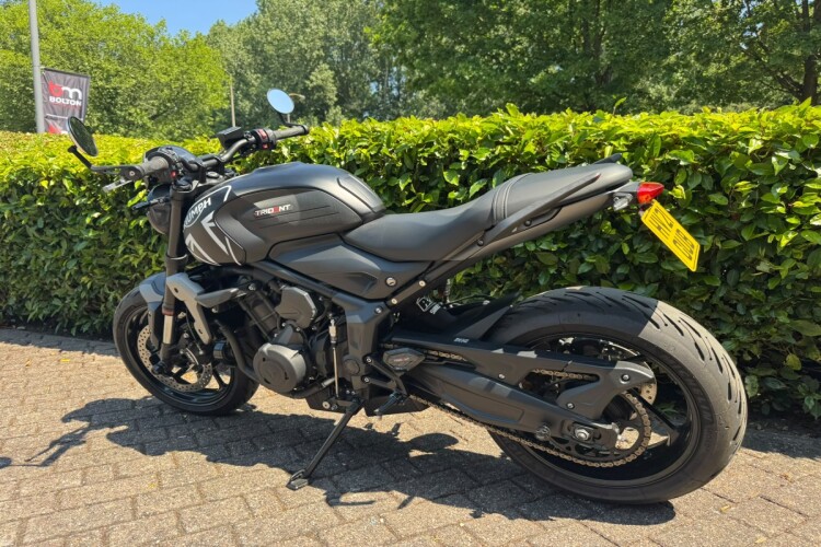 TRIUMPH TRIDENT 660