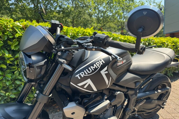 TRIUMPH TRIDENT 660