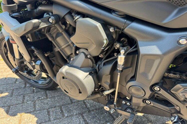 TRIUMPH TRIDENT 660