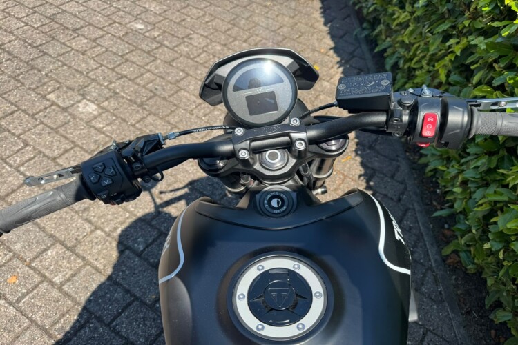 TRIUMPH TRIDENT 660