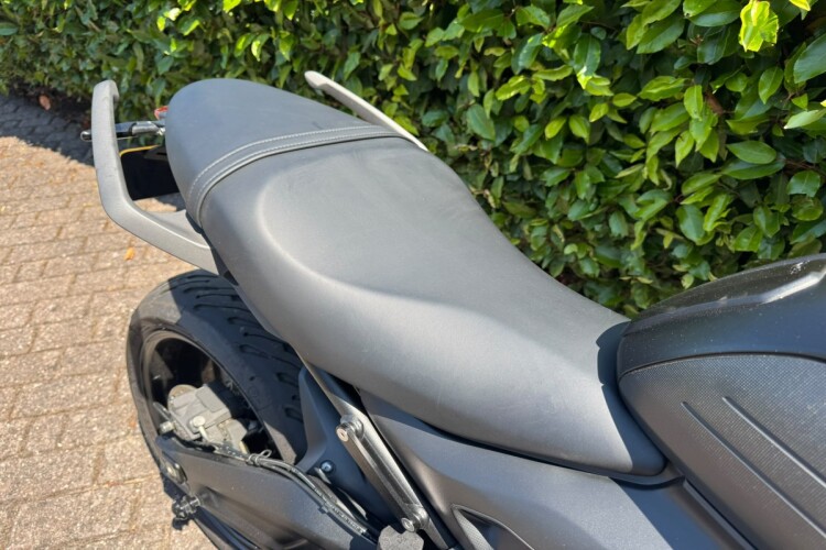 TRIUMPH TRIDENT 660